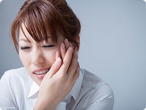 ［矯正治療の痛み　その3］装置が当たる痛み